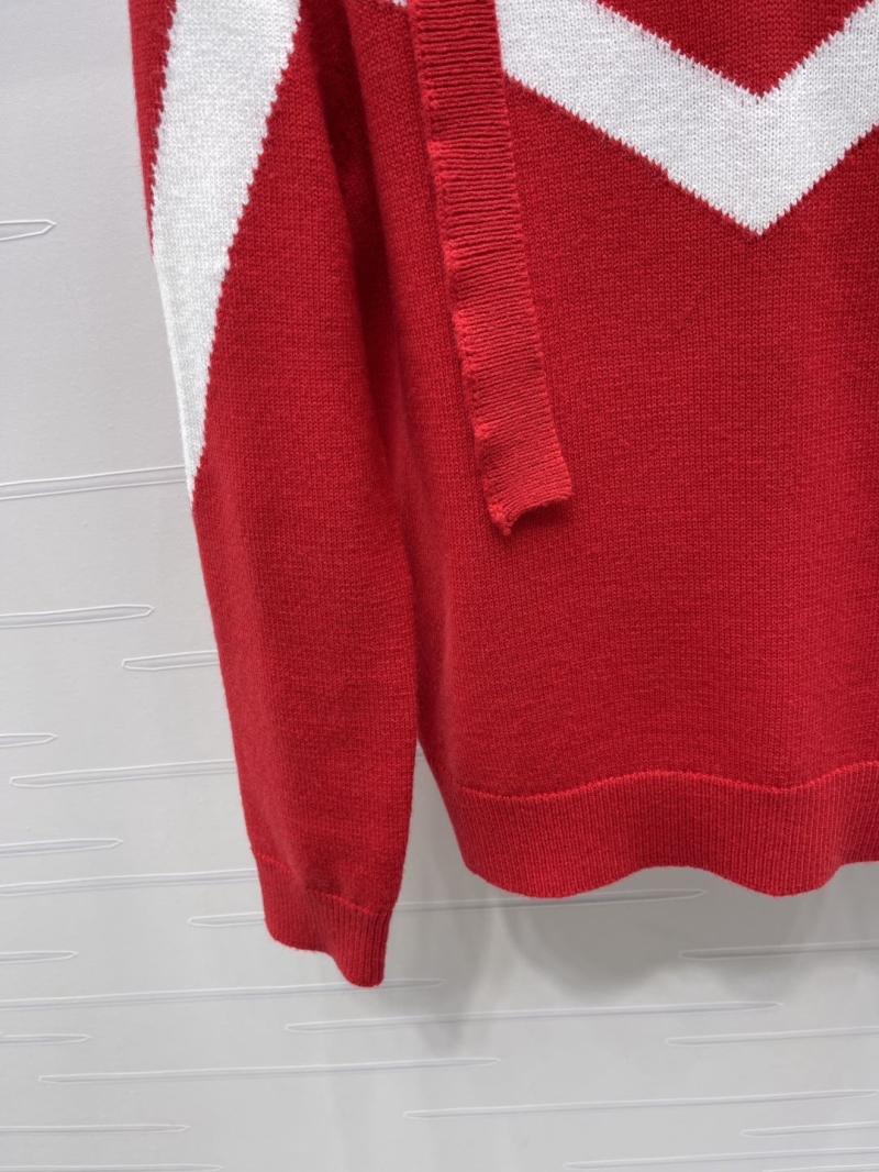 Va1e*ntin0 sweater